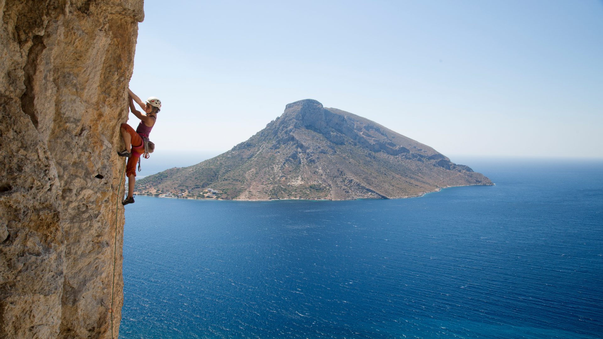 Katie_on_Chocolate_Girl_Lollipop_6a_sector_Spartan_Wall_Photo_Spyros_Apostolopoulos